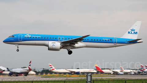 KLM Cityhopper Embraer ERJ-195E2 (ERJ-190-400STD) (PH-NXE) at  London - Heathrow, United Kingdom