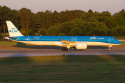 KLM Cityhopper Embraer ERJ-195E2 (ERJ-190-400STD) (PH-NXH) at  Hamburg - Fuhlsbuettel (Helmut Schmidt), Germany