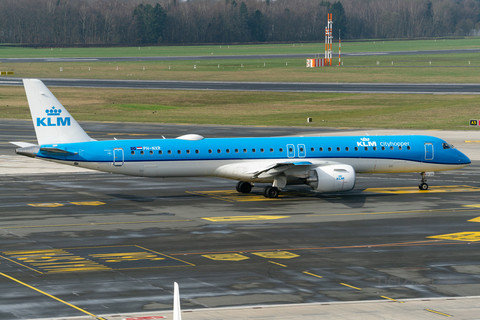 KLM Cityhopper Embraer ERJ-195E2 (ERJ-190-400STD) (PH-NXR) at  Hamburg - Fuhlsbuettel (Helmut Schmidt), Germany