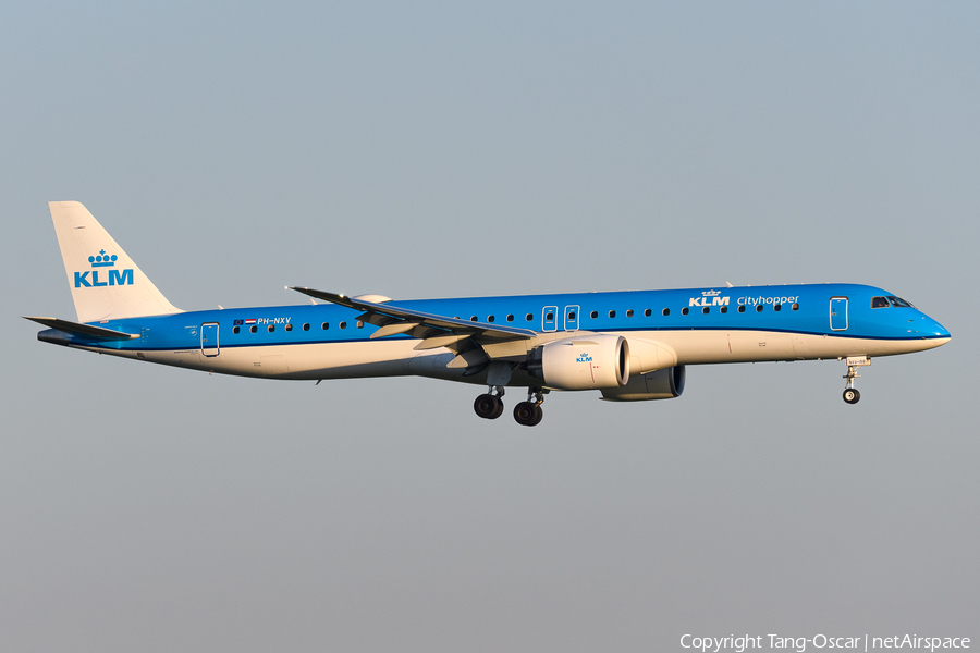 KLM Cityhopper Embraer ERJ-195E2 (ERJ-190-400STD) (PH-NXV) | Photo 680303