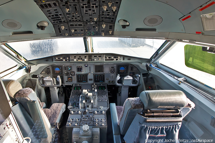 KLM Cityhopper Fokker 100 (PH-OFE) | Photo 55837