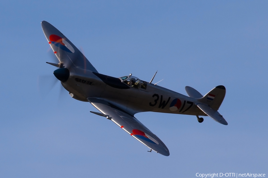 (Private) Supermarine Spitfire Mk IX (PH-OUQ) | Photo 348315