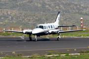 Slagboom en Peeters Aerial Photography Piper PA-31-350 Navajo Chieftain (PH-PNX) at  Tenerife Norte - Los Rodeos, Spain