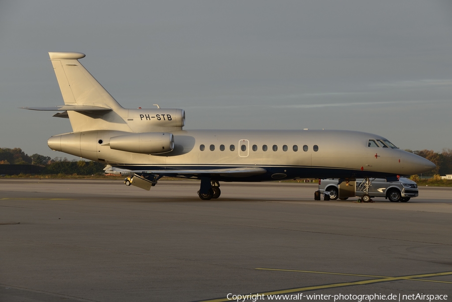 Exxaero Dassault Falcon 900C (PH-STB) | Photo 359647