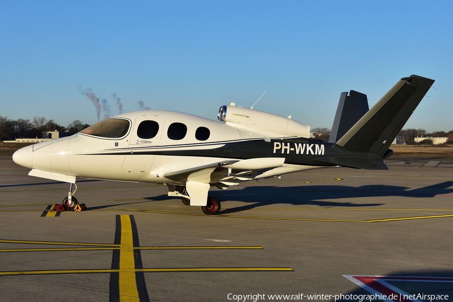 (Private) Cirrus SF50 Vision Jet (PH-WKM) | Photo 576923