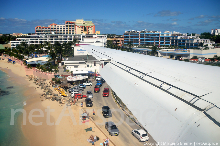 Insel Air McDonnell Douglas MD-83 (PJ-MDF) | Photo 34953