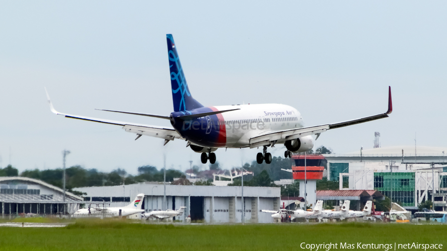 Sriwijaya Air Boeing 737-86N (PK-CRI) | Photo 488654