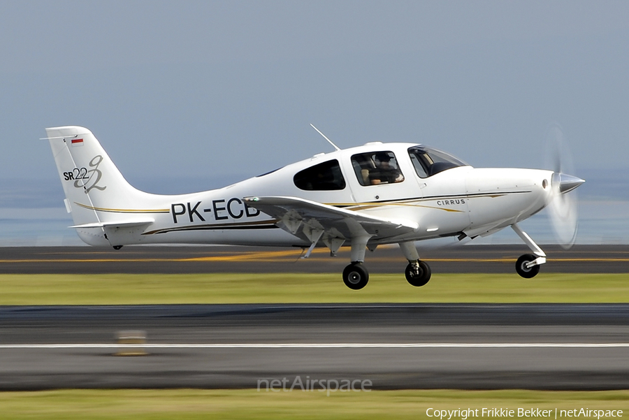 (Private) Cirrus SR22 G2 (PK-ECB) | Photo 20608