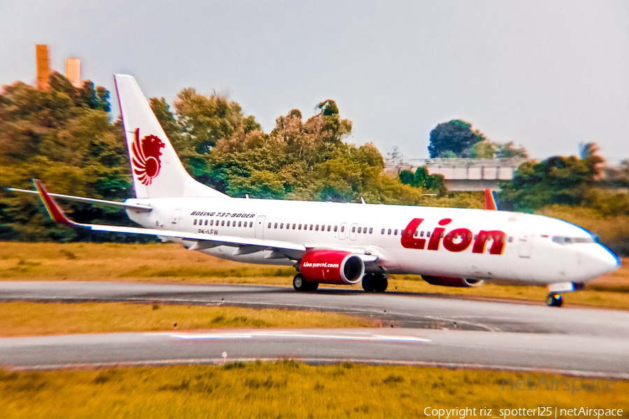 Lion Air Boeing 737-9GP(ER) (PK-LFW) | Photo 660296