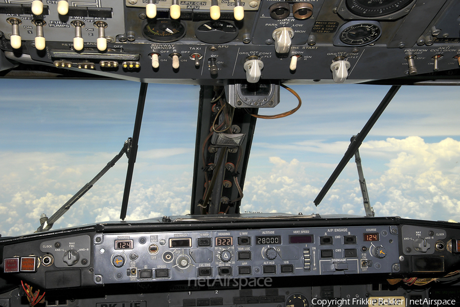 Lion Air Boeing 737-4Y0 (PK-LIF) | Photo 28550