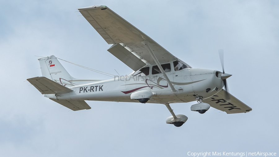 Genesa Flight Academy Cessna 172S Skyhawk SP (PK-RTK) | Photo 549414