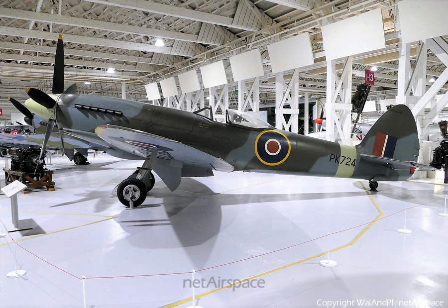Royal Air Force Supermarine Spitfire F.24 (PK724) | Photo 442028