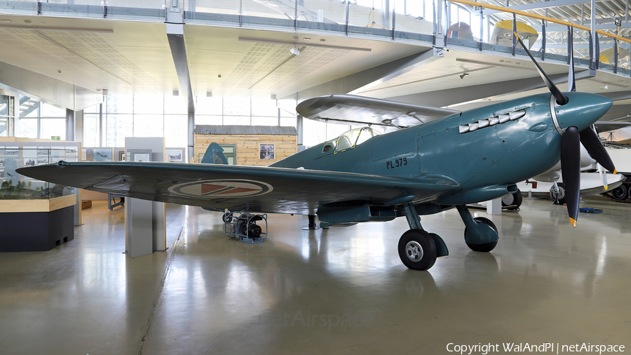 Royal Norwegian Air Force Supermarine Spitfire PR Mk XI (PL979) | Photo 680730