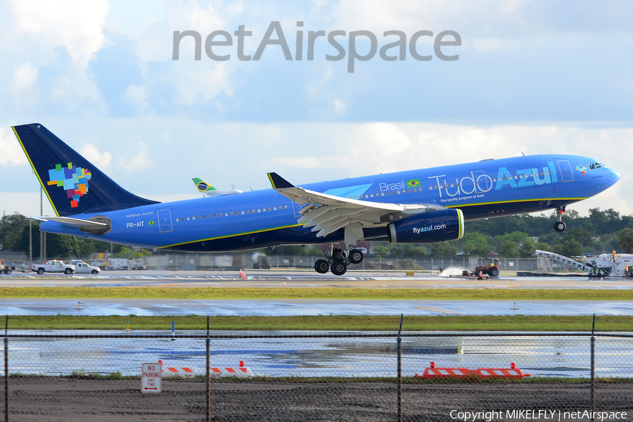 Azul Linhas Aereas Brasileiras Airbus A330-243 (PR-AIT) | Photo 331922