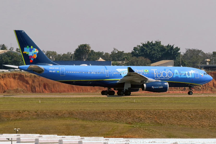 Azul Linhas Aereas Brasileiras Airbus A330-243 (PR-AIT) | Photo 476785