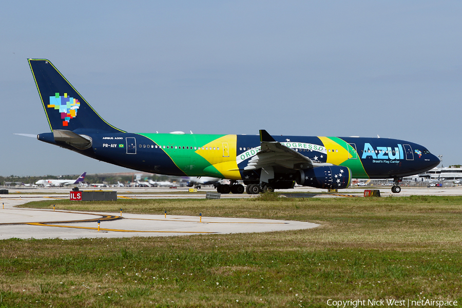 Azul Linhas Aereas Brasileiras Airbus A330-243 (PR-AIV) | Photo 295821