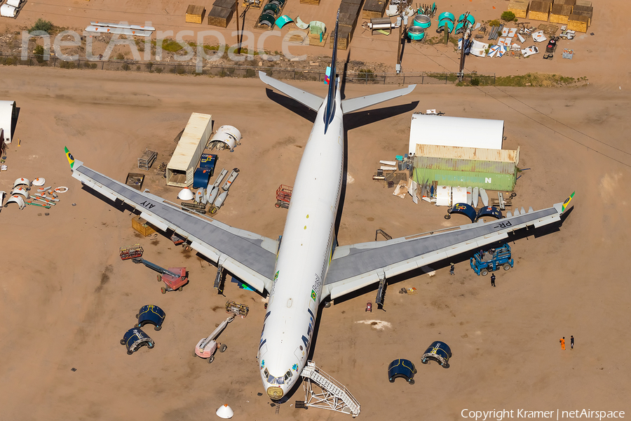 Azul Linhas Aereas Brasileiras Airbus A330-243 (PR-AIY) | Photo 676171