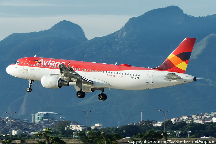 Avianca Brazil (Oceanair) Airbus A320-214 (PR-AVP) | Photo 619896