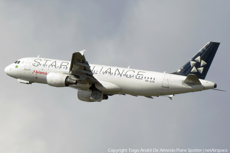 Avianca Brazil (Oceanair) Airbus A320-214 (PR-AVR) | Photo 403773