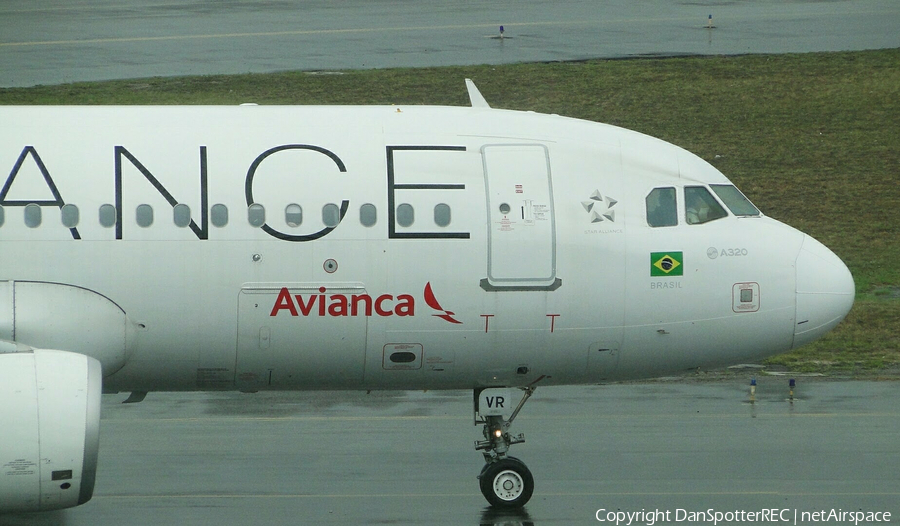 Avianca Brazil (Oceanair) Airbus A320-214 (PR-AVR) | Photo 333471