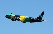 Azul Linhas Aereas Brasileiras Embraer ERJ-195AR (ERJ-190-200 IGW) (PR-AYV) at  Goiabeiras-Vitoria, Brazil