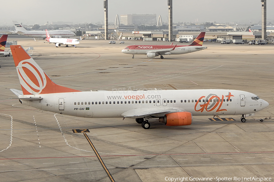 GOL Linhas Aéreas Boeing 737-809 (PR-GIU) | Photo 395396