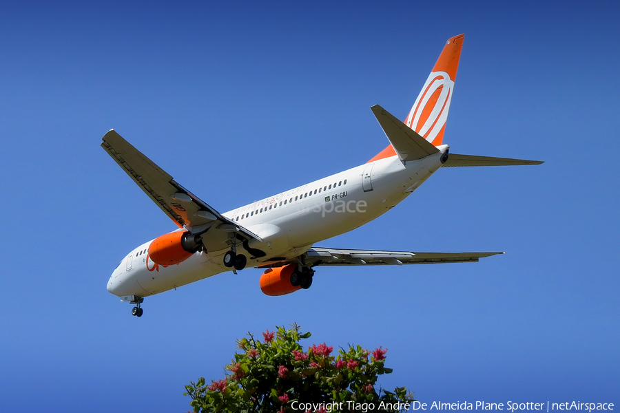 GOL Linhas Aéreas Boeing 737-809 (PR-GIU) | Photo 389455