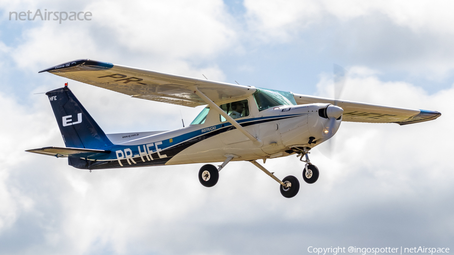 EJ - Escola de Aviacao Civil Cessna 152 (PR-HFE) | Photo 503935