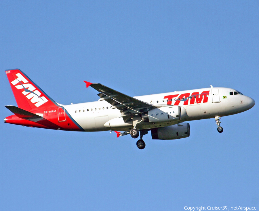 TAM Brazilian Airlines Airbus A319-132 (PR-MAM) | Photo 145353