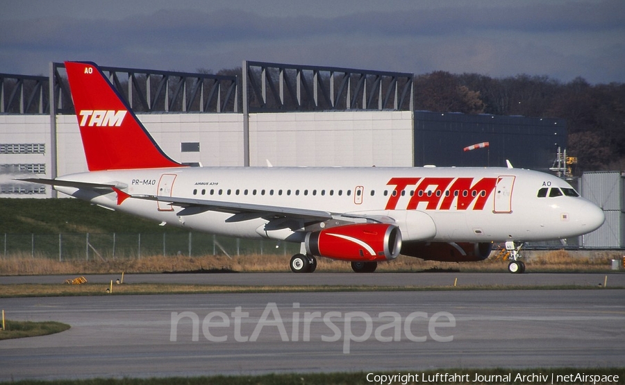TAM Brazilian Airlines Airbus A319-132 (PR-MAO) | Photo 408836