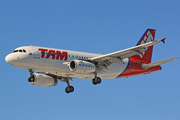 TAM Brazilian Airlines Airbus A319-132 (PR-MAQ) at  Sao Paulo - Guarulhos - Andre Franco Montoro (Cumbica), Brazil