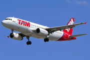 TAM Brazilian Airlines Airbus A320-232 (PR-MBB) at  Sao Paulo - Guarulhos - Andre Franco Montoro (Cumbica), Brazil