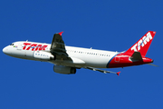 TAM Brazilian Airlines Airbus A320-232 (PR-MBE) at  Sao Paulo - Guarulhos - Andre Franco Montoro (Cumbica), Brazil