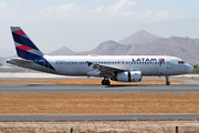 LATAM Airlines Brasil Airbus A320-232 (PR-MBH) at  Santiago - Comodoro Arturo Merino Benitez International, Chile