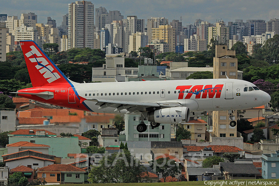 TAM Brazilian Airlines Airbus A319-132 (PR-MBI) | Photo 154497