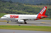 TAM Brazilian Airlines Airbus A319-132 (PR-MBV) at  Belo Horizonte - Tancredo Neves International, Brazil