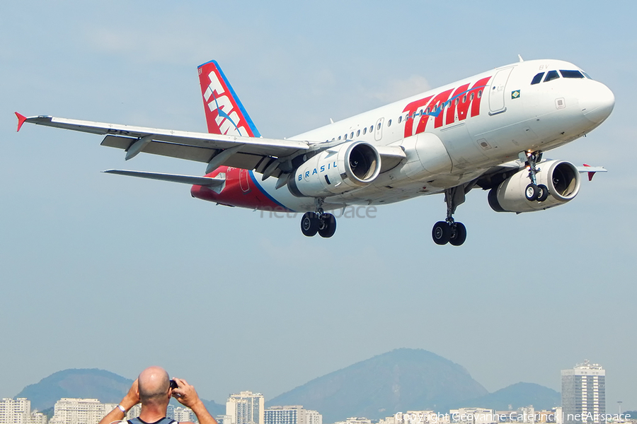 TAM Brazilian Airlines Airbus A319-132 (PR-MBV) | Photo 333316