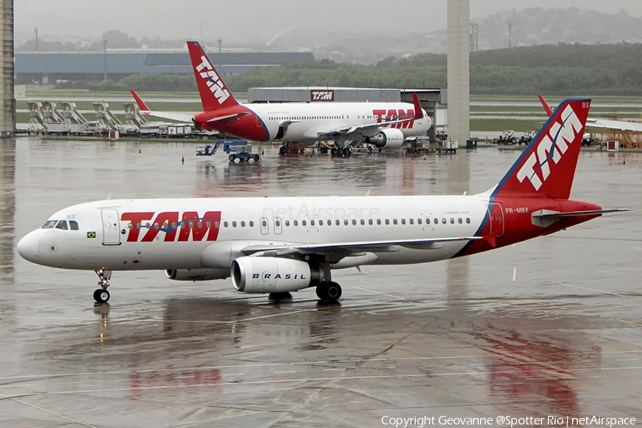 TAM Brazilian Airlines Airbus A320-232 (PR-MBX) | Photo 484968