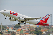 TAM Brazilian Airlines Airbus A320-214 (PR-MHB) at  Sao Paulo - Guarulhos - Andre Franco Montoro (Cumbica), Brazil