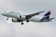 LATAM Airlines Brasil Airbus A320-214 (PR-MHG) at  Sao Paulo - Guarulhos - Andre Franco Montoro (Cumbica), Brazil