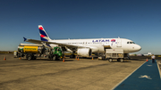 LATAM Airlines Brasil Airbus A320-214 (PR-MHG) at  Uberlândia - Tenente Coronel Aviador César Bombonato, Brazil