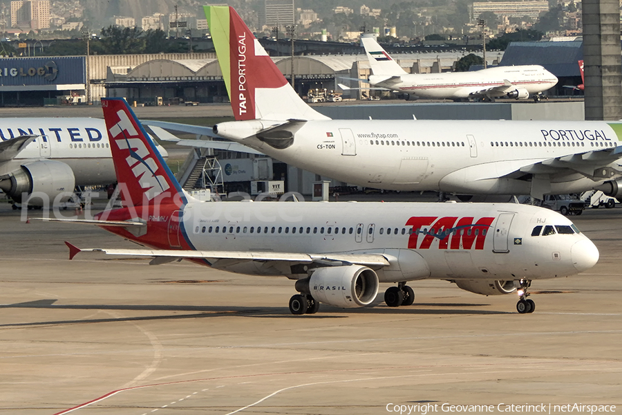 TAM Brazilian Airlines Airbus A320-232 (PR-MHJ) | Photo 393234