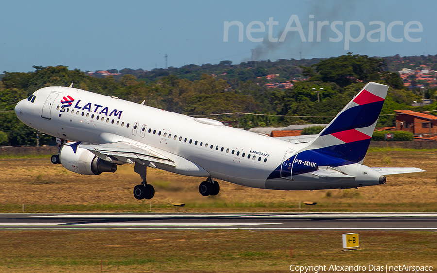LATAM Airlines Brasil Airbus A320-214 (PR-MHK) | Photo 530674