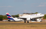 LATAM Airlines Brasil Airbus A320-214 (PR-MHQ) at  Teresina - Senador Petrônio Portella, Brazil
