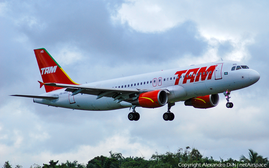 TAM Brazilian Airlines Airbus A320-214 (PR-MHS) | Photo 507041