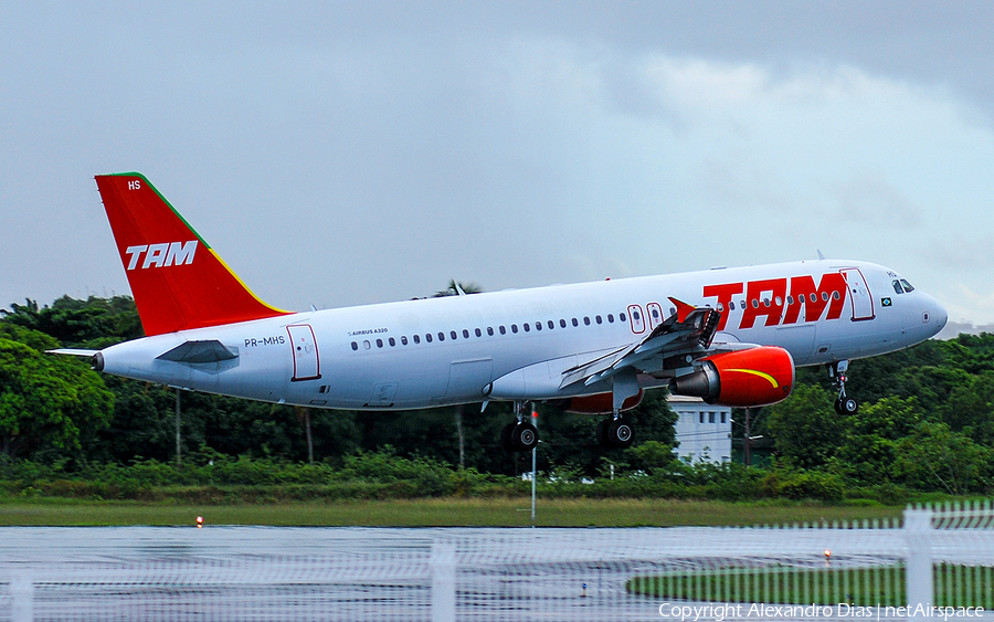 TAM Brazilian Airlines Airbus A320-214 (PR-MHS) | Photo 507042