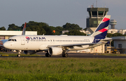 LATAM Airlines Brasil Airbus A320-214 (PR-MHX) at  Teresina - Senador Petrônio Portella, Brazil
