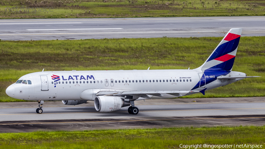 TAM Brazilian Airlines Airbus A320-214 (PR-MHX) | Photo 373359