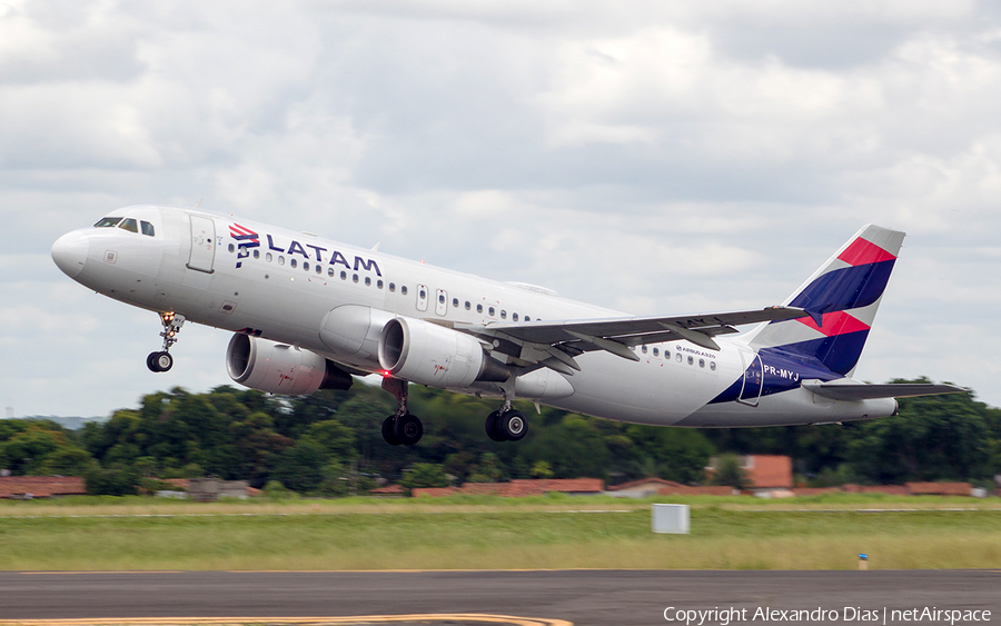LATAM Airlines Brasil Airbus A320-214 (PR-MYJ) | Photo 493593