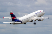 LATAM Airlines Brasil Airbus A320-214 (PR-MYJ) at  Teresina - Senador Petrônio Portella, Brazil